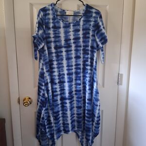Bobbie Brooks Blue and White Tie-Dye Short Sleeve Top
